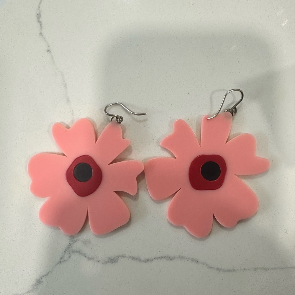 Woll Jewelry Poppy Acrylic earrings - Picture 3 of 3